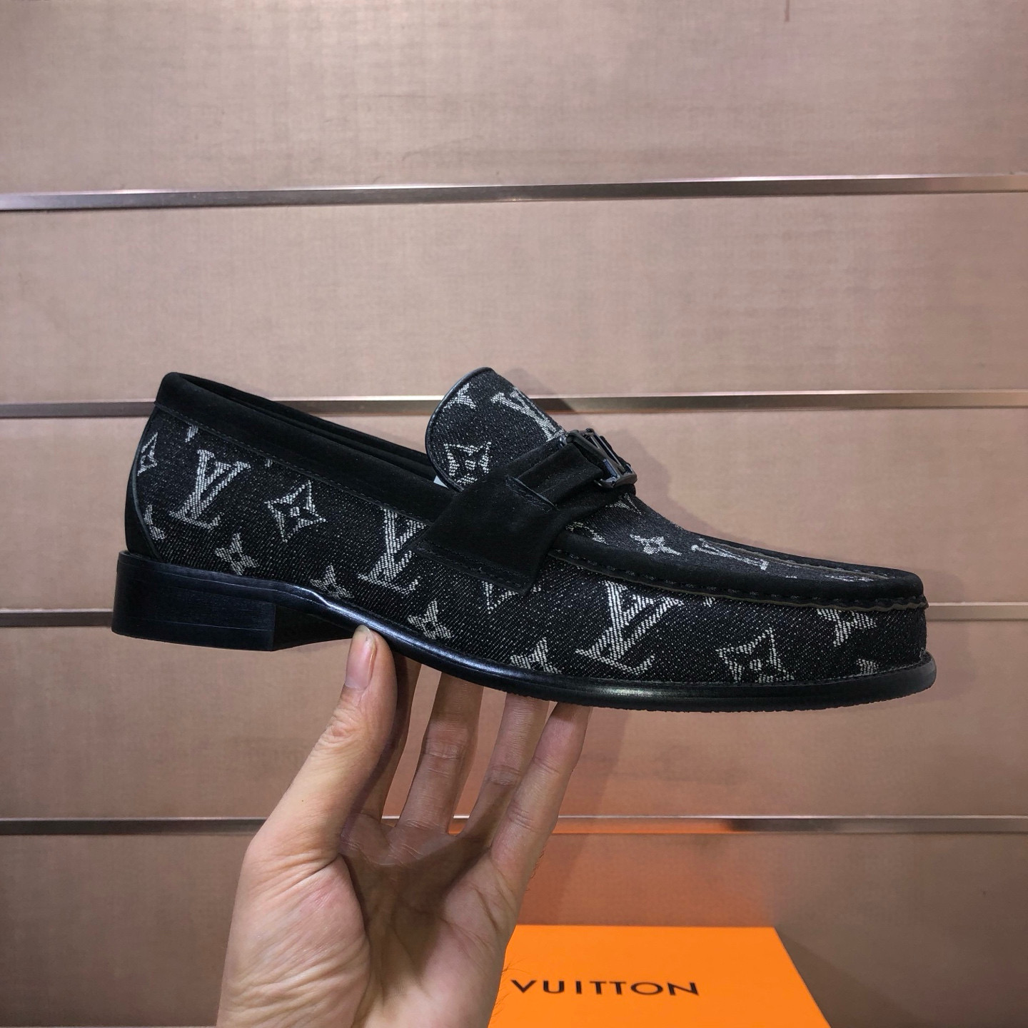 LOUIS VUITTON 루이비통 남성 소가죽 페니 로퍼 4