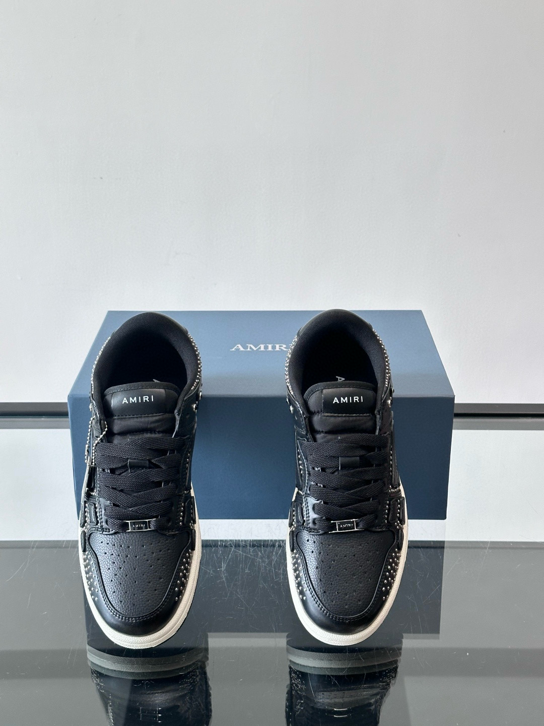 Amiri 블랙 스터드 스컬 로우 스니커즈 6