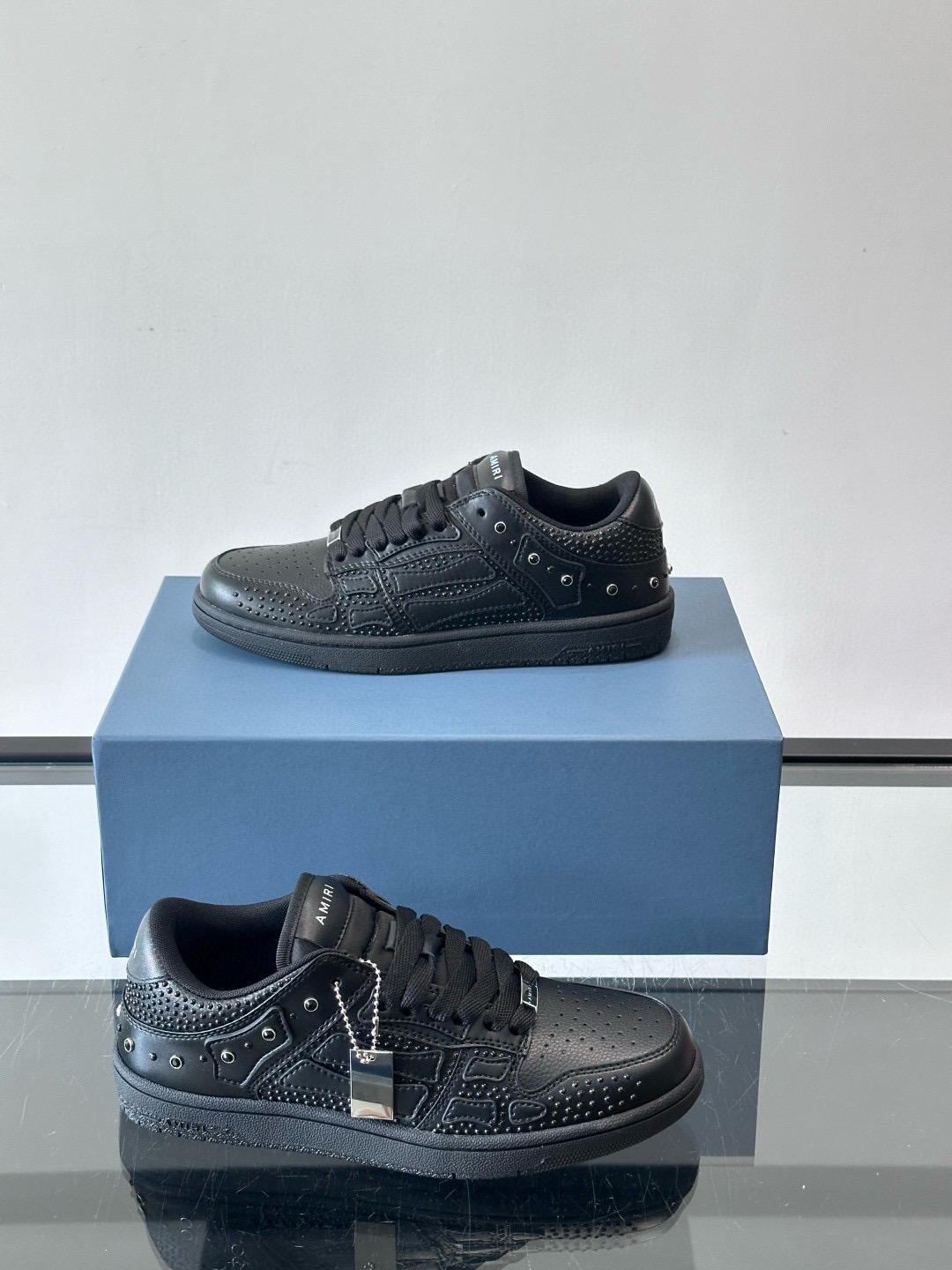 Amiri 블랙 스터드 스컬 로우 스니커즈 4