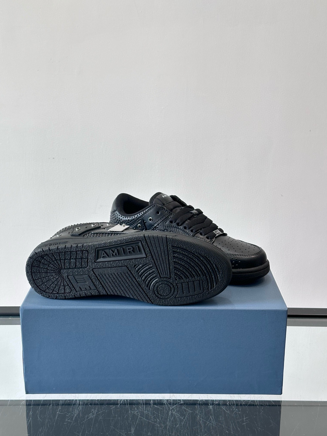 Amiri 블랙 스터드 스컬 로우 스니커즈 9
