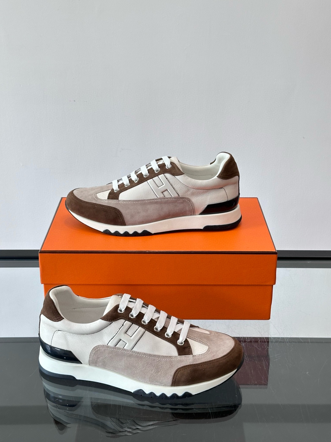 Hermes 에르메스 H Walkrunner 스니커즈 4