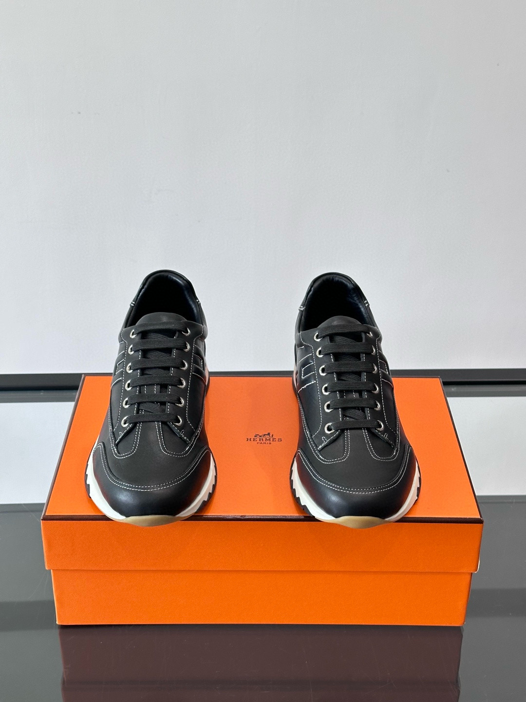 Hermes 에르메스 H Walkrunner 스니커즈 2