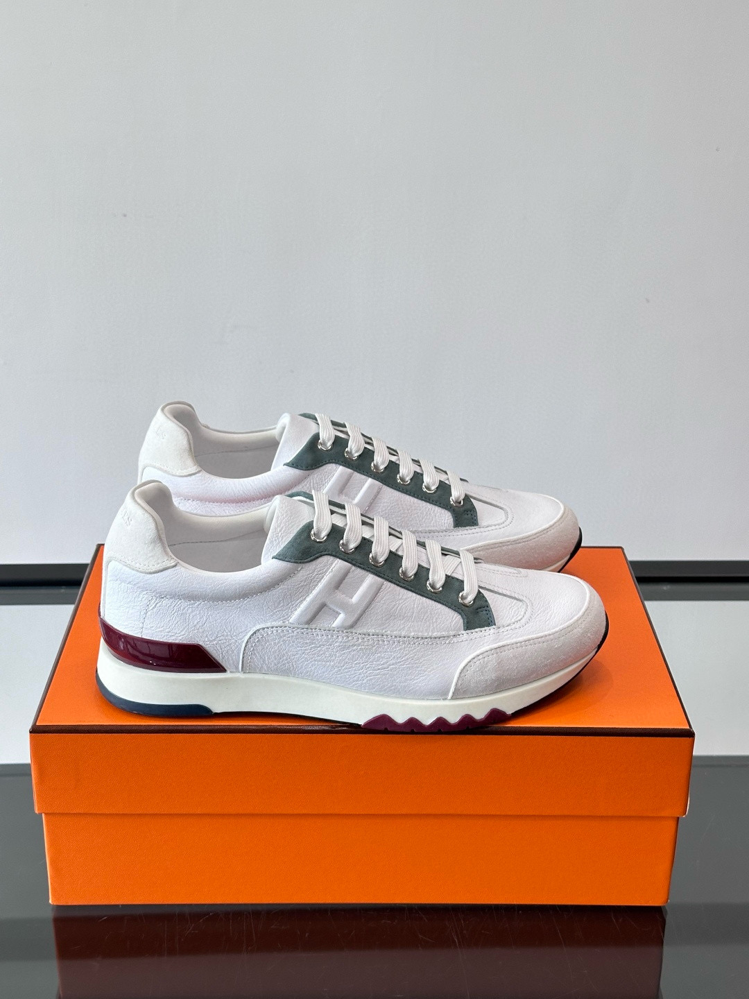 Hermes 에르메스 H Walkrunner 스니커즈 1