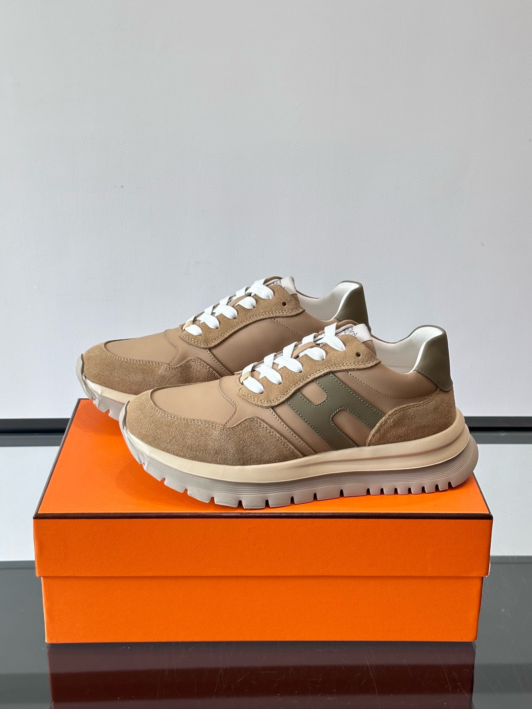 Hermes 에르메스 H Walkrunner 스니커즈 3