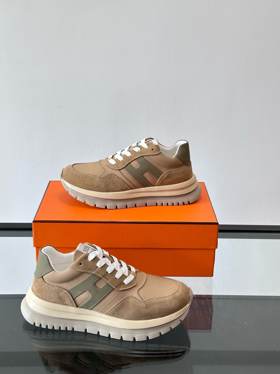 Hermes 에르메스 H Walkrunner 스니커즈 4