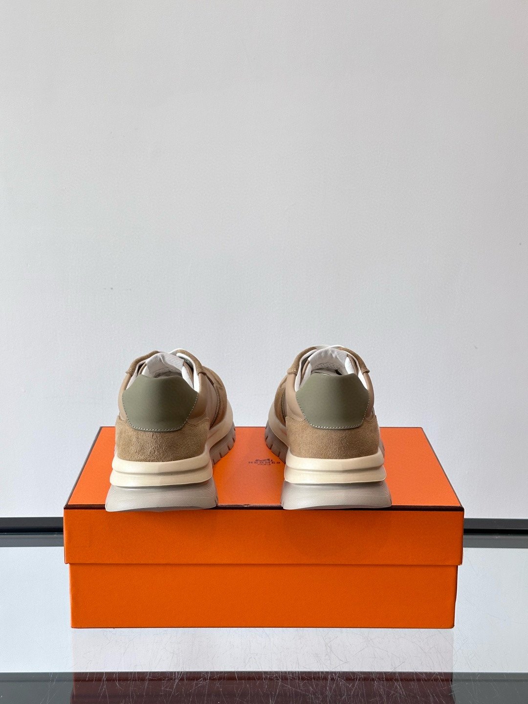 Hermes 에르메스 H Walkrunner 스니커즈 8