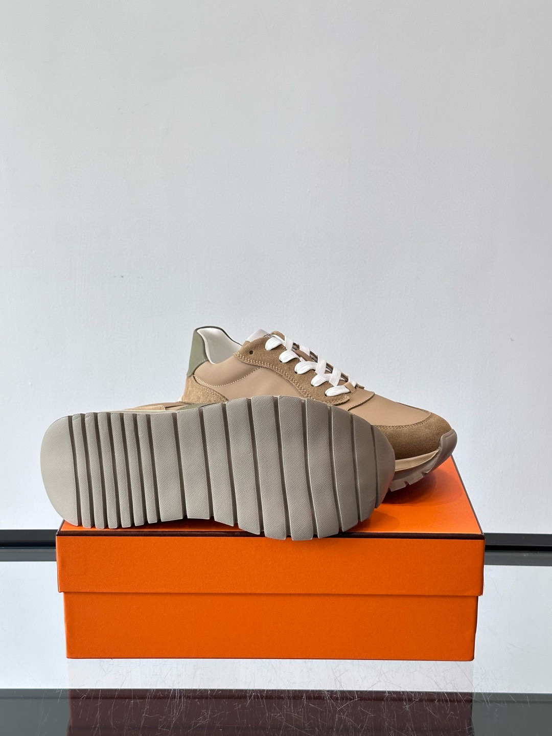 Hermes 에르메스 H Walkrunner 스니커즈 9