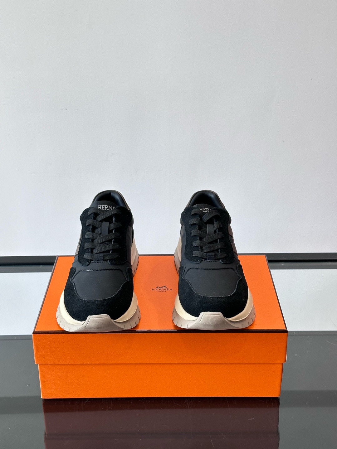 Hermes 에르메스 H Walkrunner 스니커즈 2