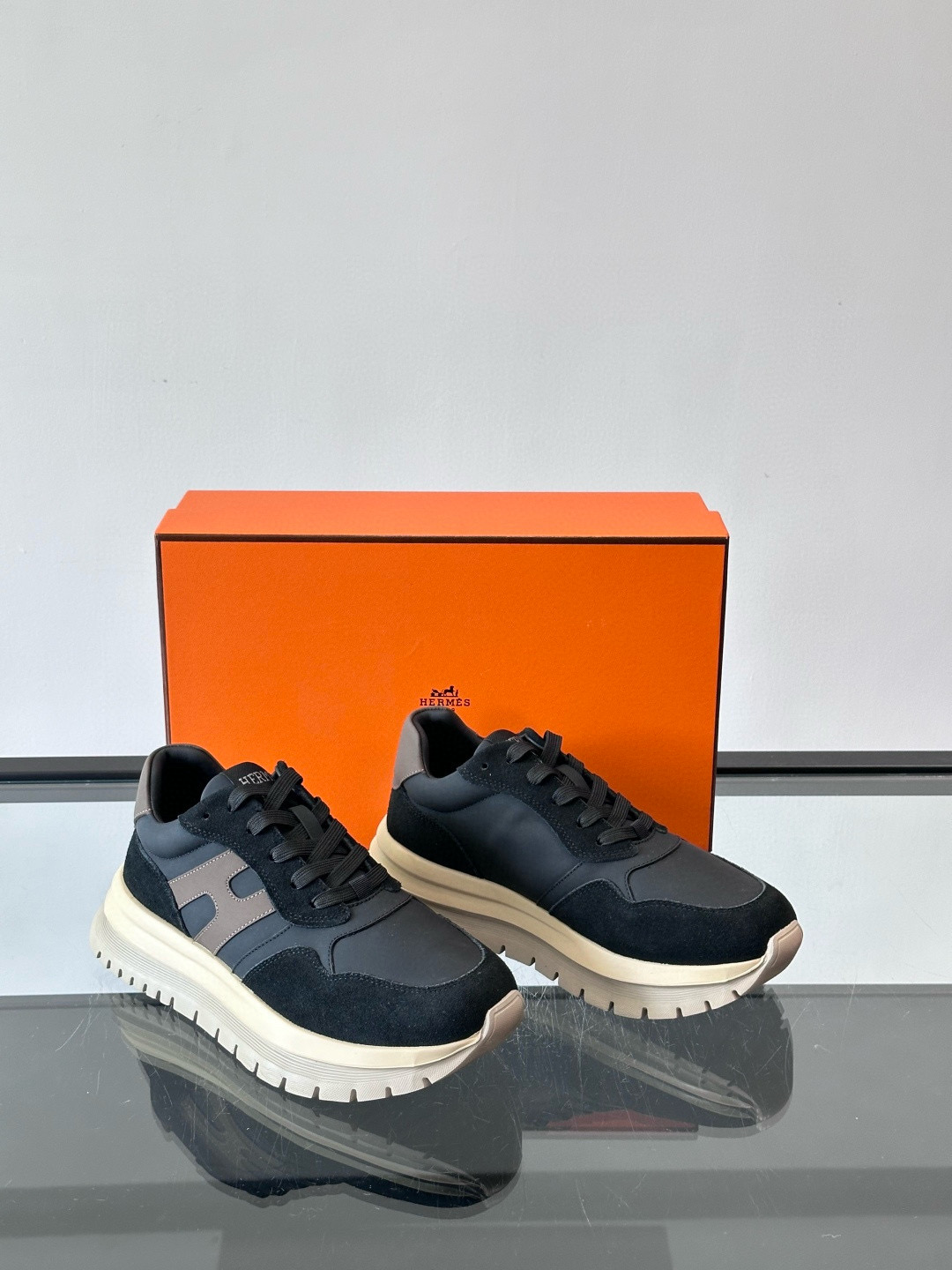Hermes 에르메스 H Walkrunner 스니커즈 5