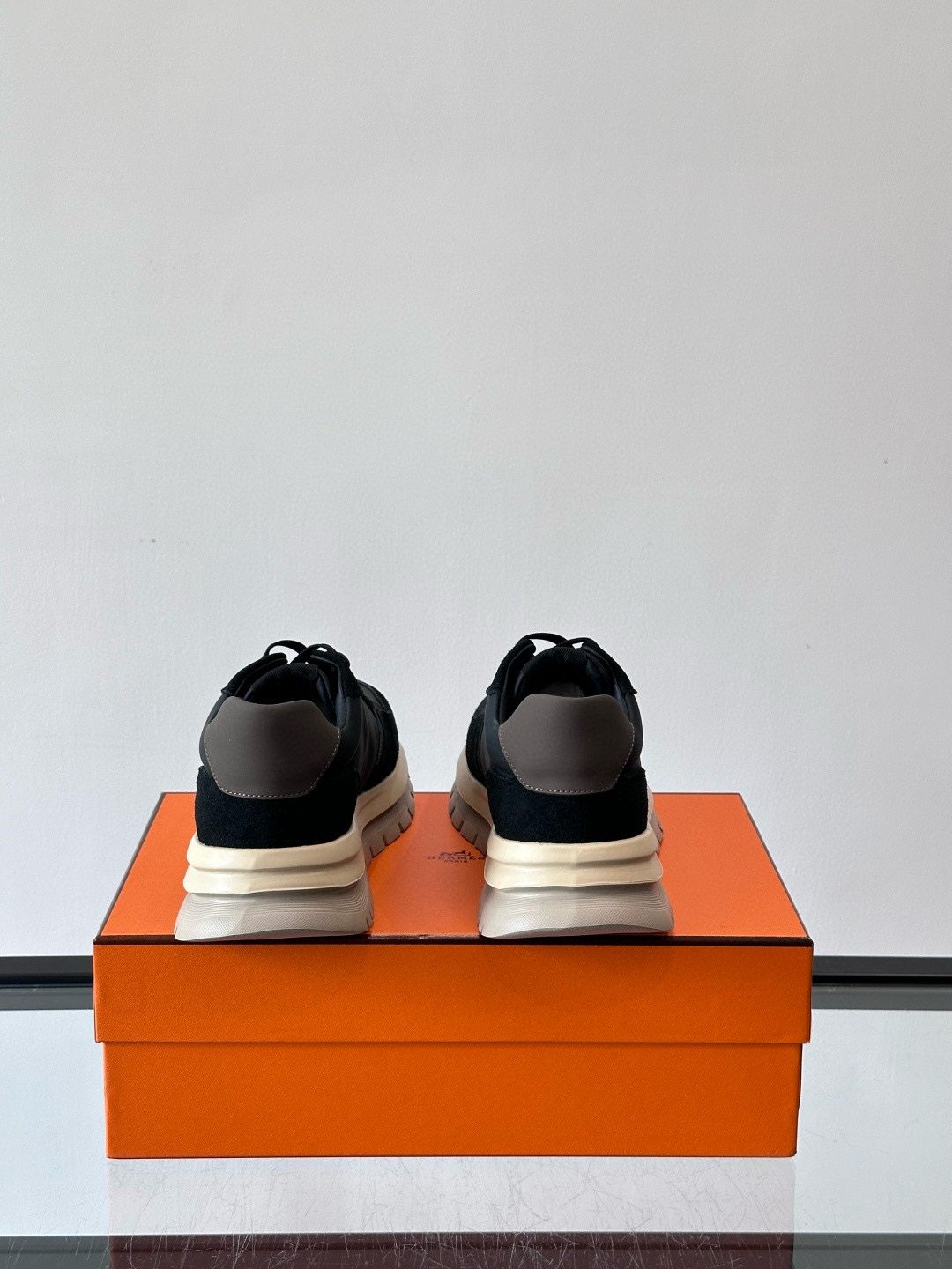 Hermes 에르메스 H Walkrunner 스니커즈 7