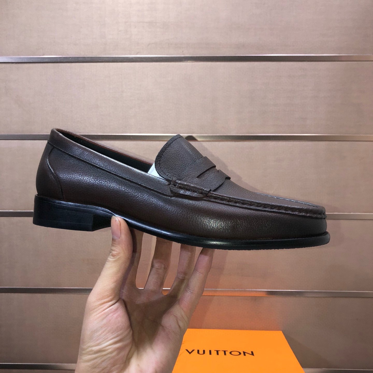 LOUIS VUITTON 루이비통 남성 소가죽 페니 로퍼 4