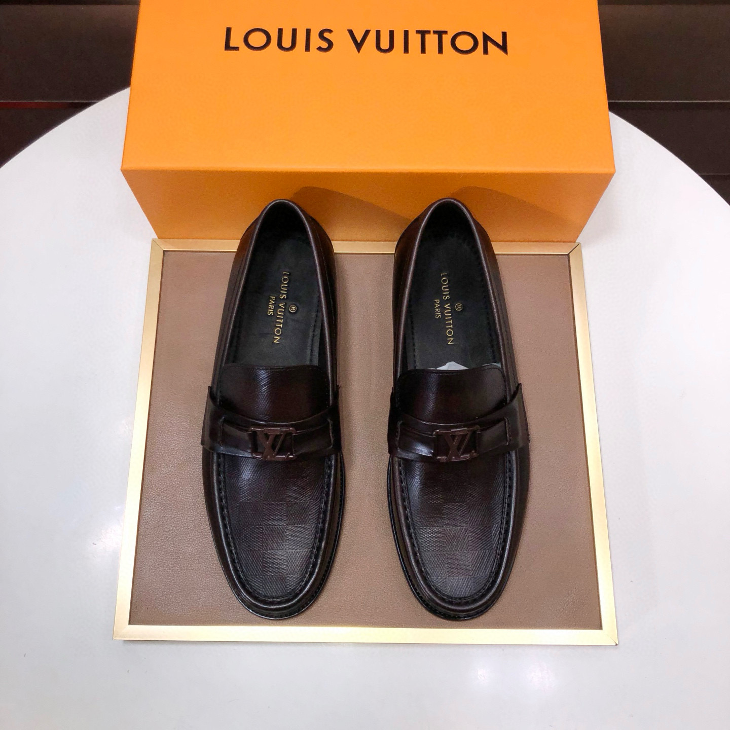 LOUIS VUITTON 루이비통 남성 소가죽 페니 로퍼 1