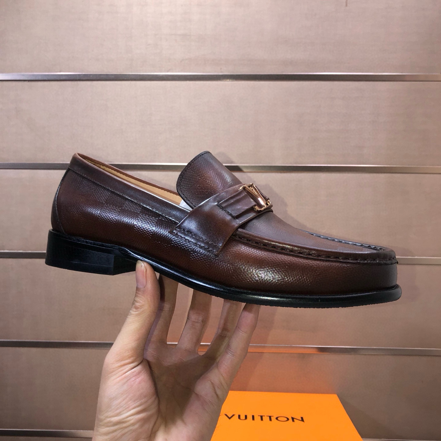 LOUIS VUITTON 루이비통 남성 소가죽 페니 로퍼 4