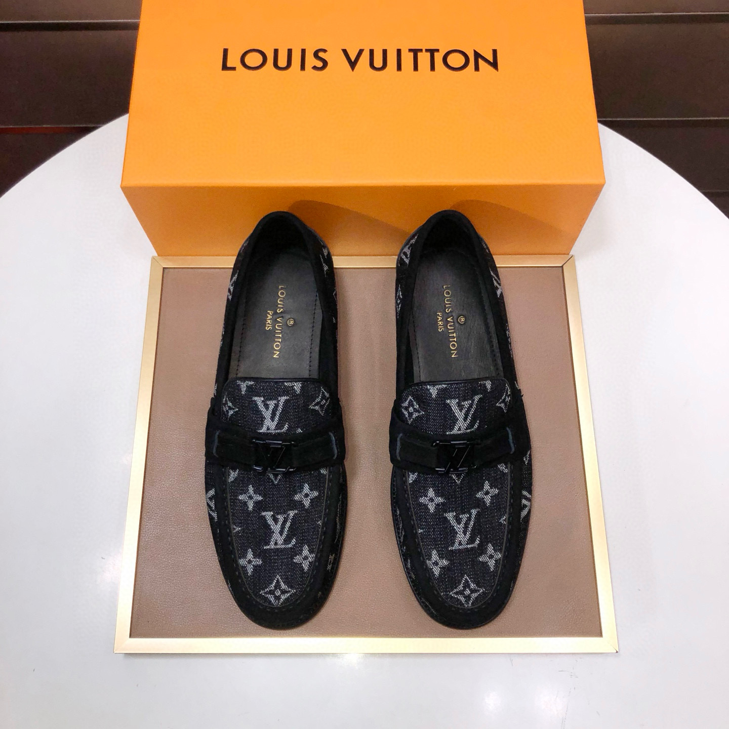 LOUIS VUITTON 루이비통 남성 소가죽 페니 로퍼 1
