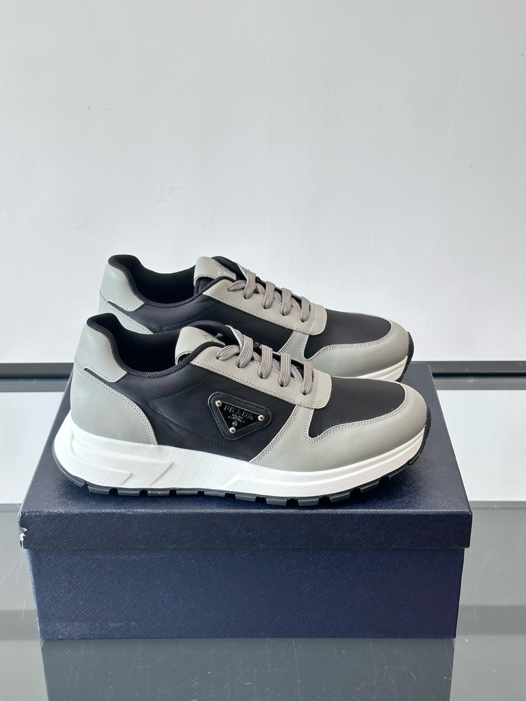 Prada 프라다 남성 운동 캐주얼 스니커즈 1