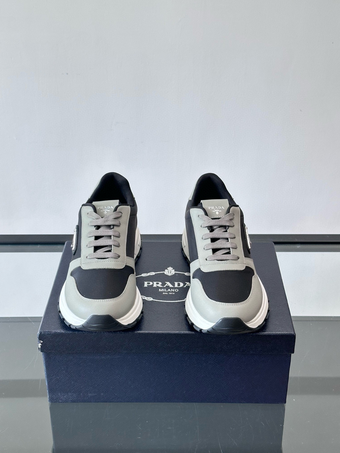 Prada 프라다 남성 운동 캐주얼 스니커즈 2