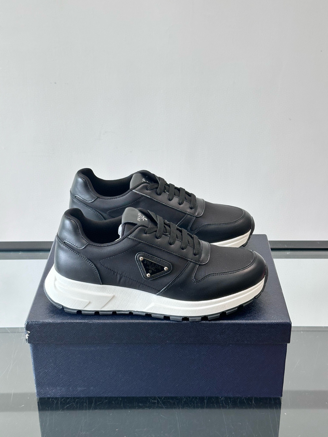 Prada 프라다 남성 운동 캐주얼 스니커즈 1