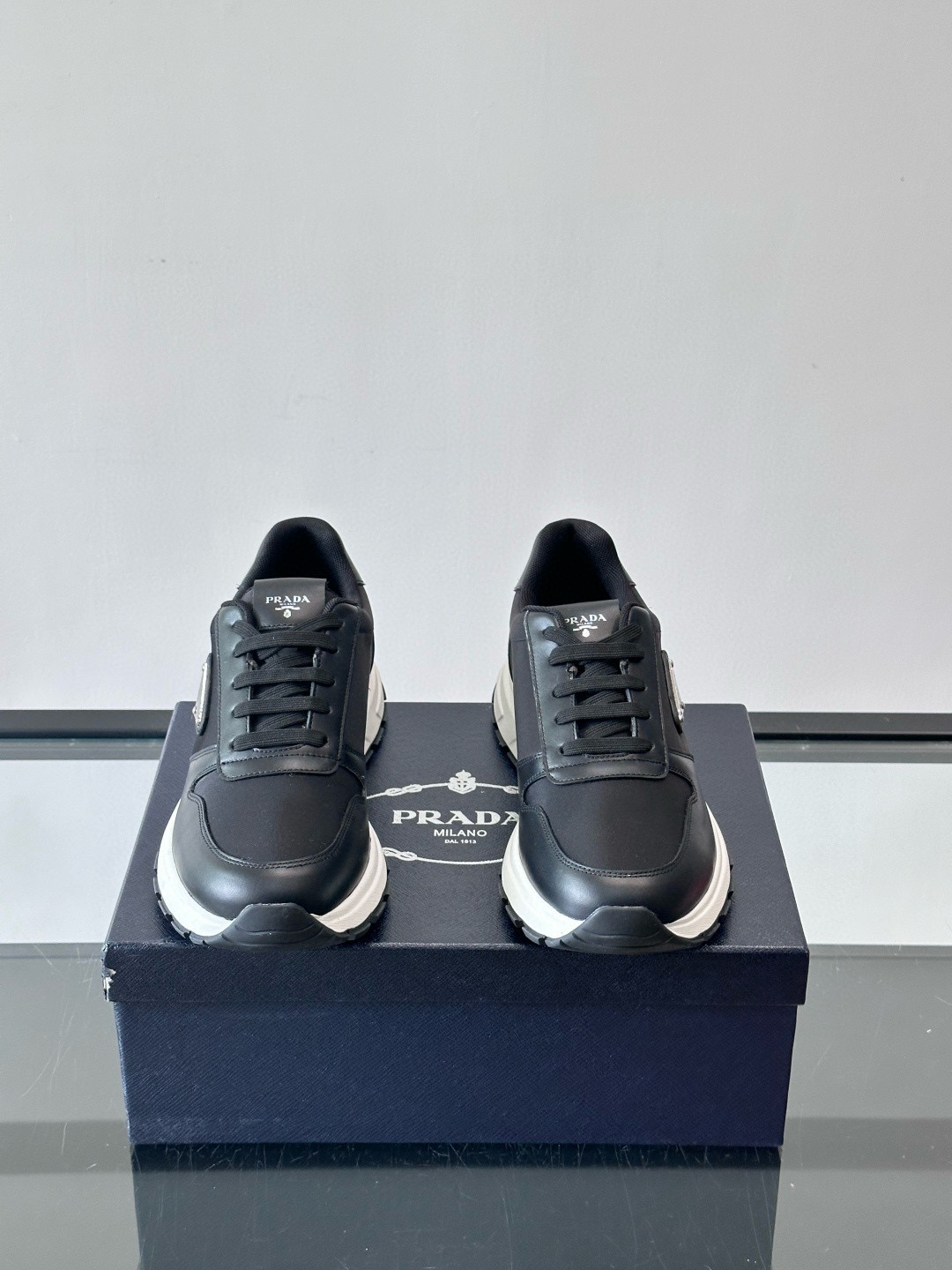 Prada 프라다 남성 운동 캐주얼 스니커즈 2