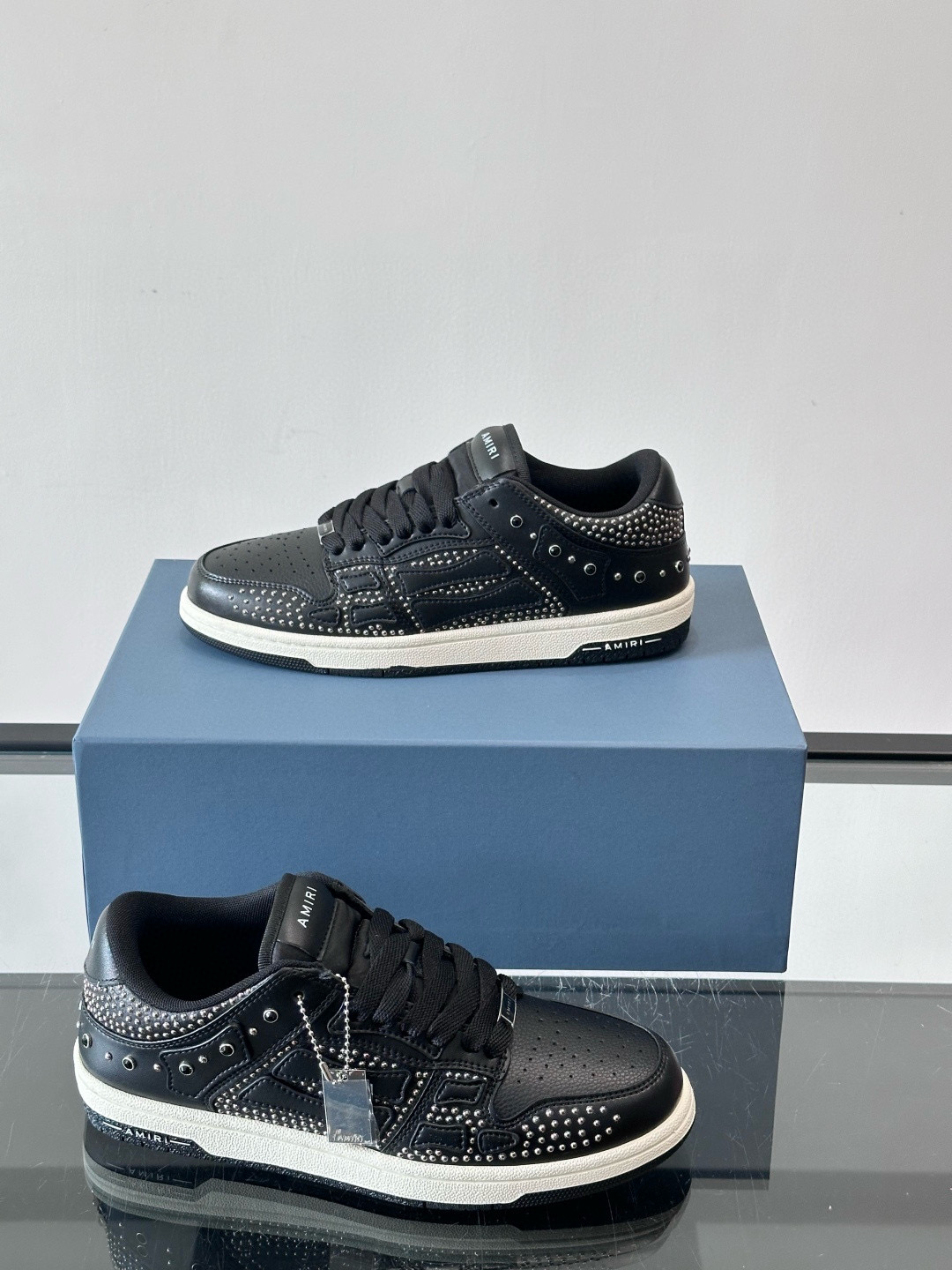 Amiri 블랙 스터드 스컬 로우 스니커즈 4