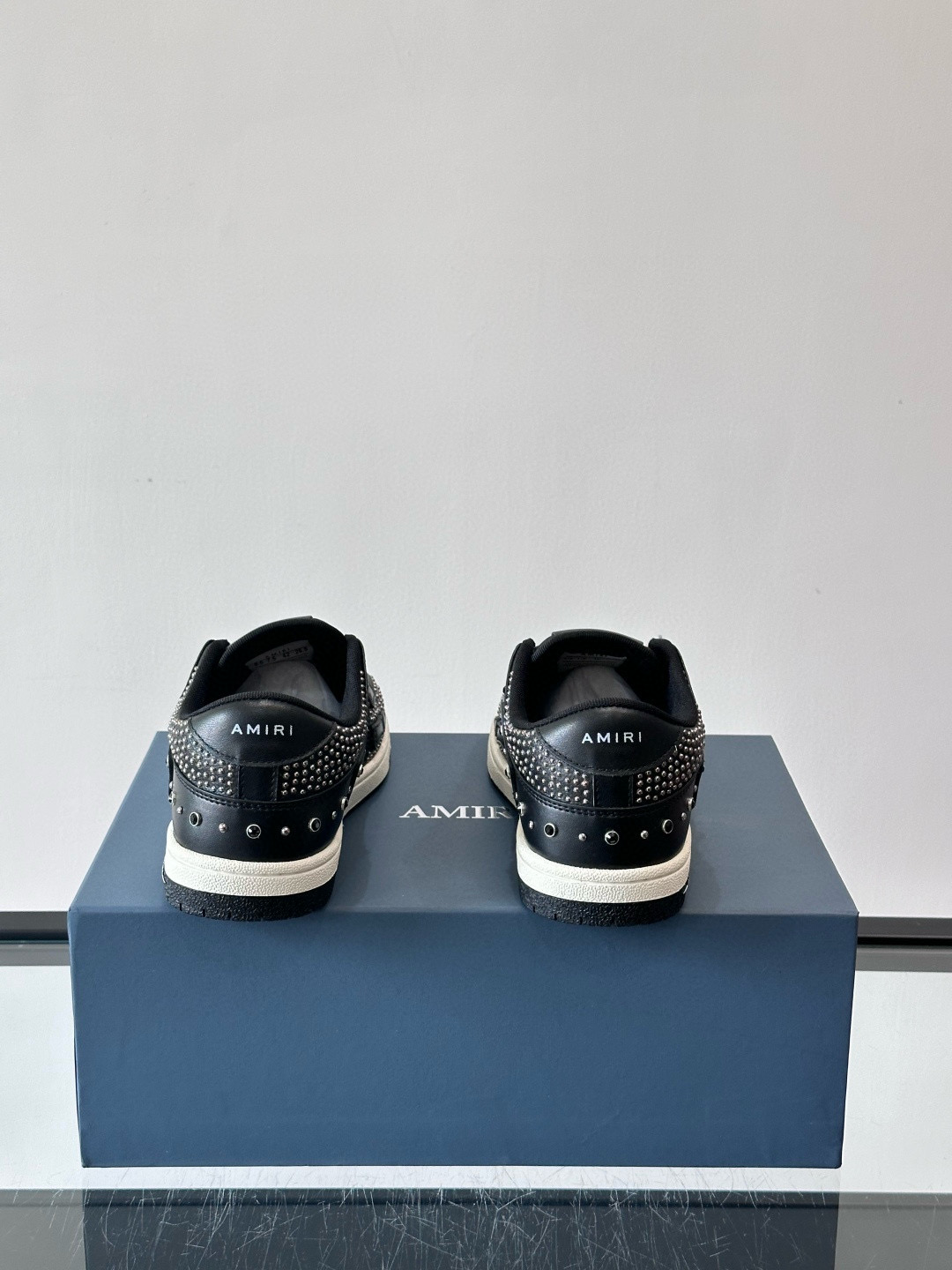 Amiri 블랙 스터드 스컬 로우 스니커즈 8
