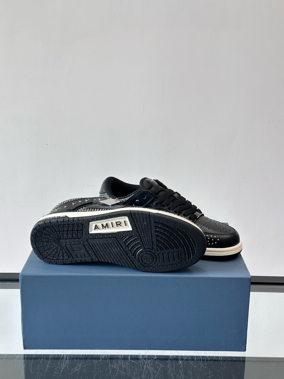 Amiri 블랙 스터드 스컬 로우 스니커즈 9
