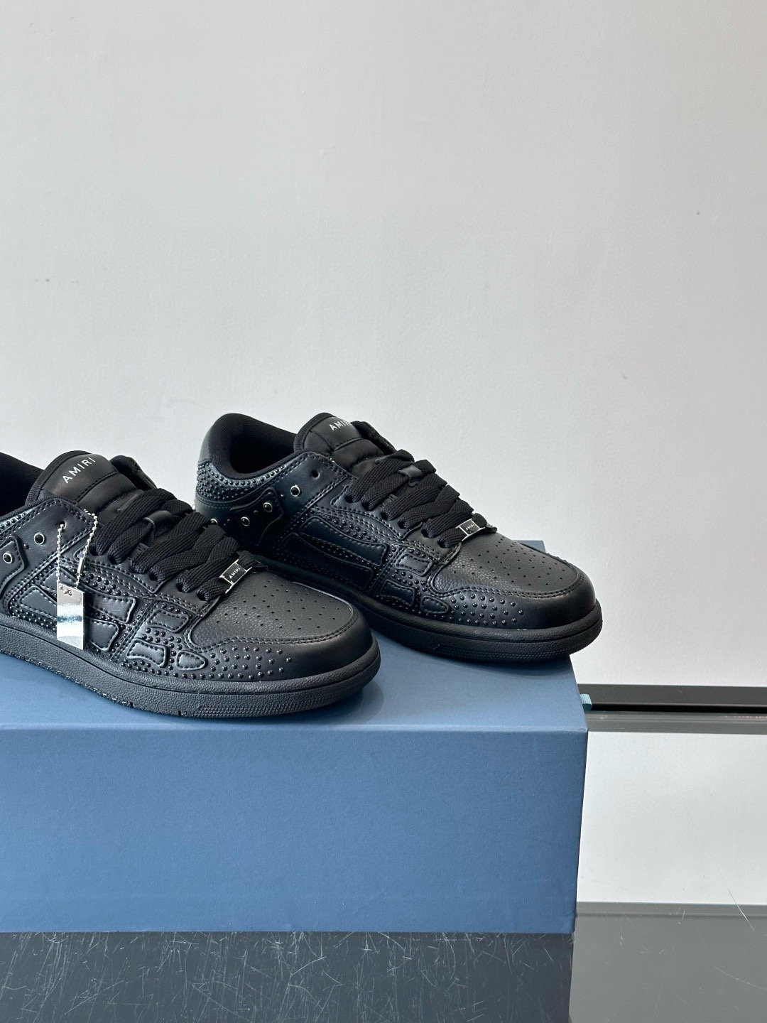 Amiri 블랙 스터드 스컬 로우 스니커즈 7