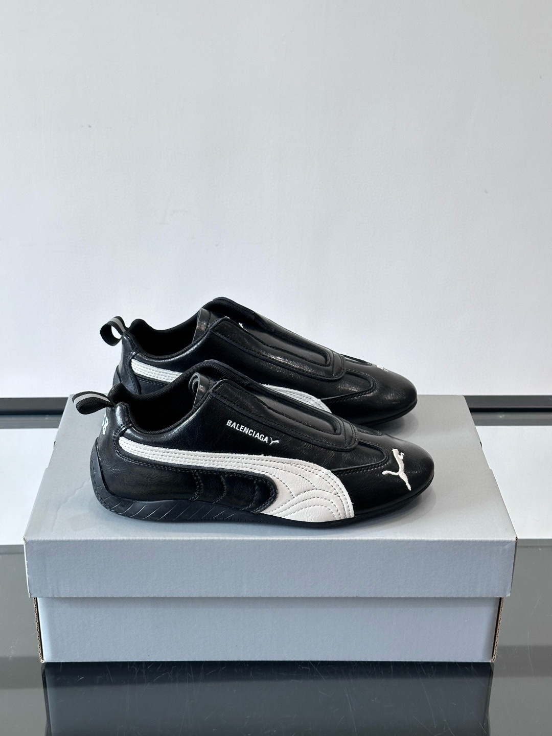Balenciaga 발렌시아가 x PUMA Speedcat 블랙&화이트 레이싱 스니커즈 1