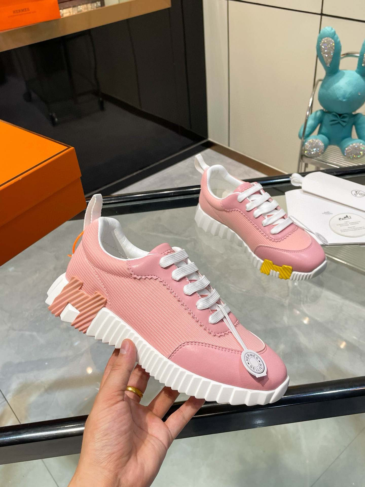 HERMES 에르메스 바운싱 핑크 스니커즈 2