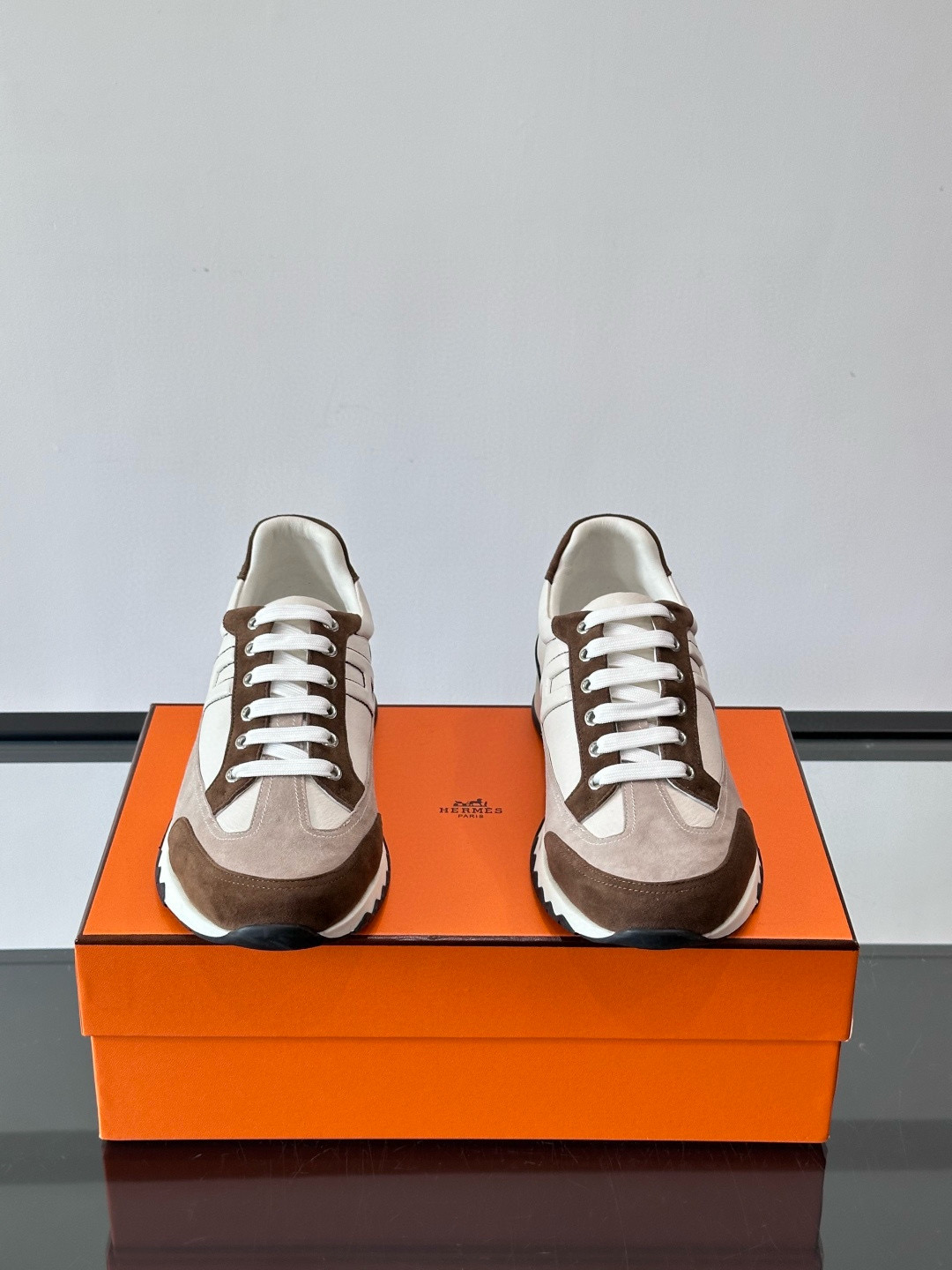 Hermes 에르메스 H Walkrunner 스니커즈 2