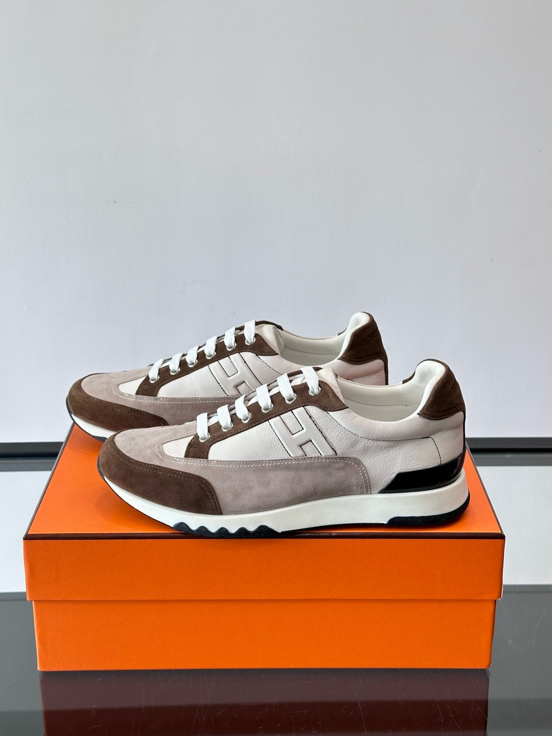 Hermes 에르메스 H Walkrunner 스니커즈 3