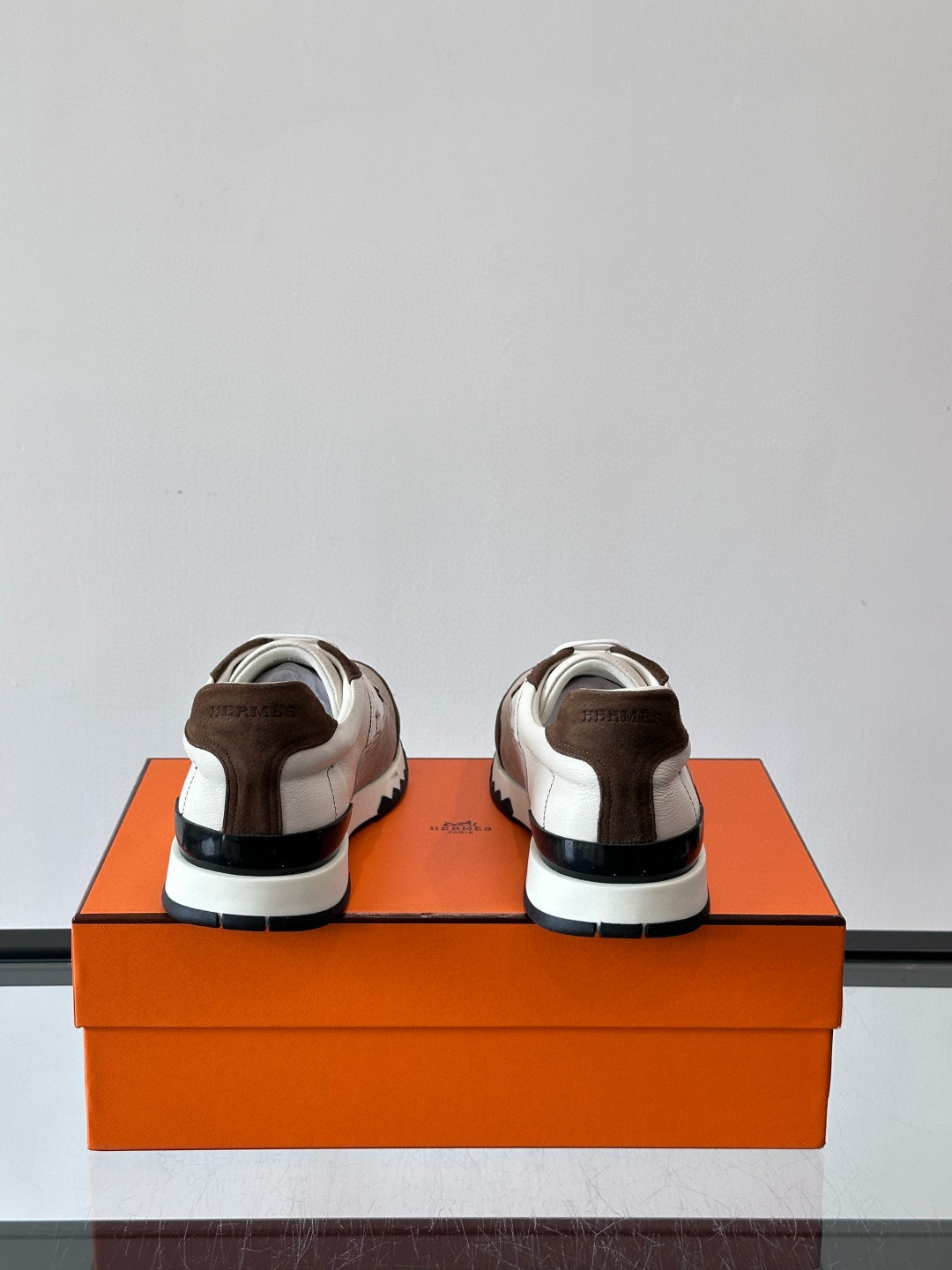 Hermes 에르메스 H Walkrunner 스니커즈 8