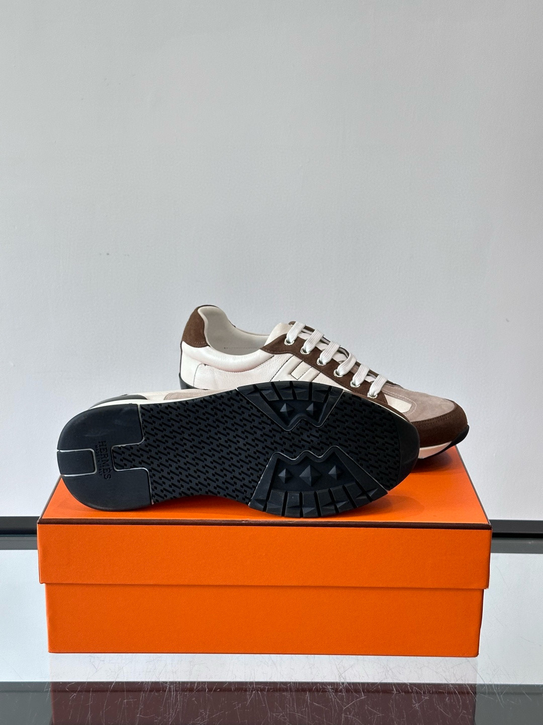 Hermes 에르메스 H Walkrunner 스니커즈 9