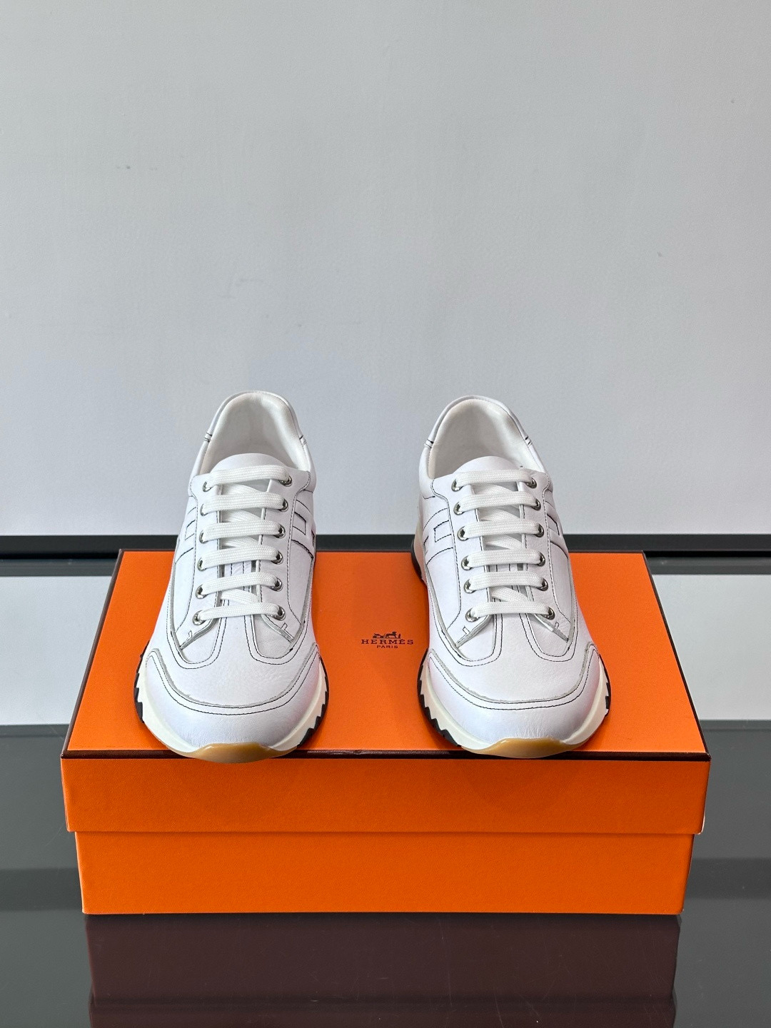 Hermes 에르메스 H Walkrunner 스니커즈 2