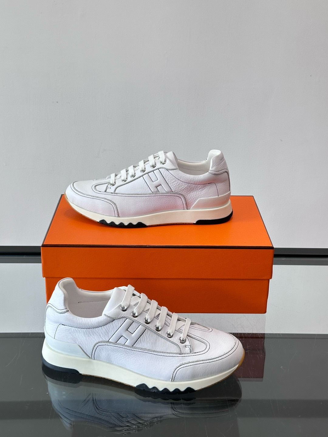 Hermes 에르메스 H Walkrunner 스니커즈 4