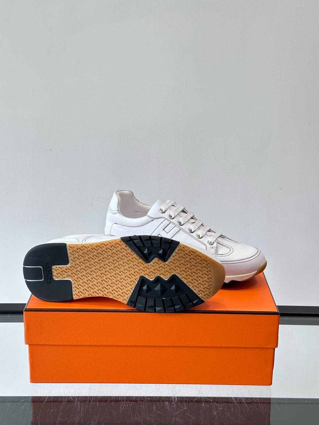 Hermes 에르메스 H Walkrunner 스니커즈 9