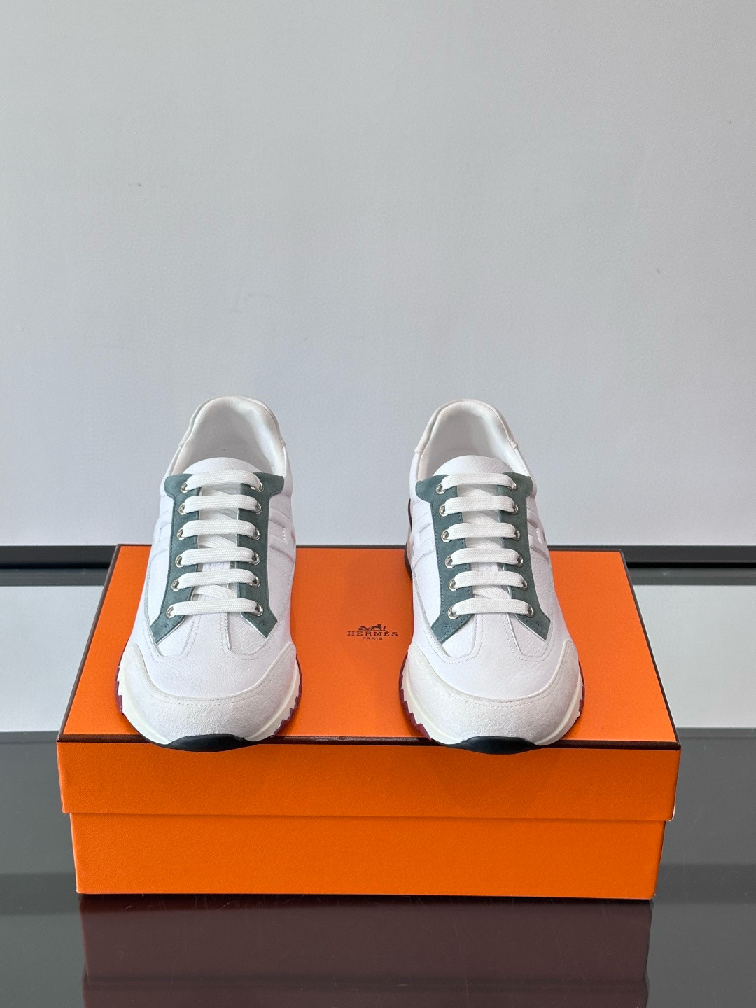 Hermes 에르메스 H Walkrunner 스니커즈 2