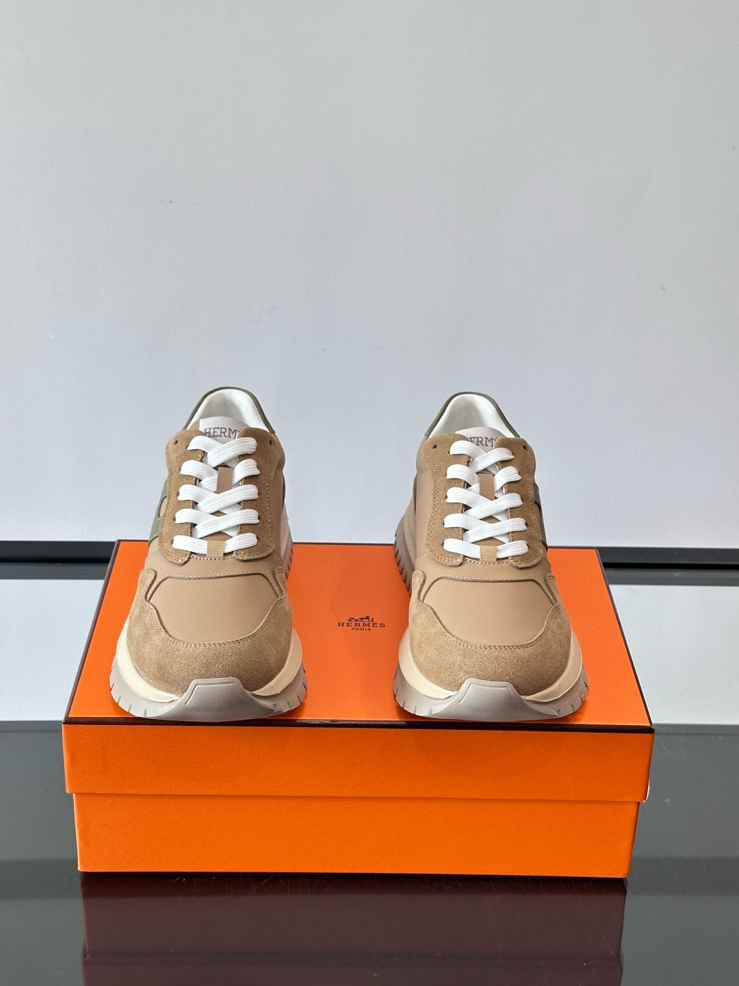 Hermes 에르메스 H Walkrunner 스니커즈 2