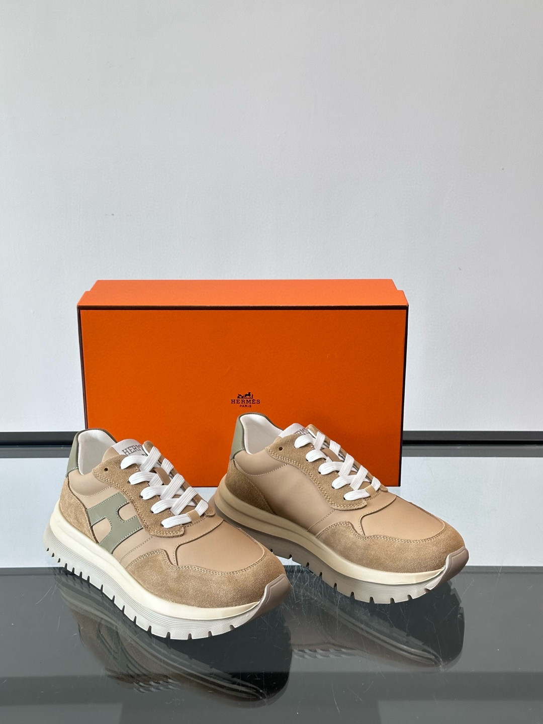 Hermes 에르메스 H Walkrunner 스니커즈 5