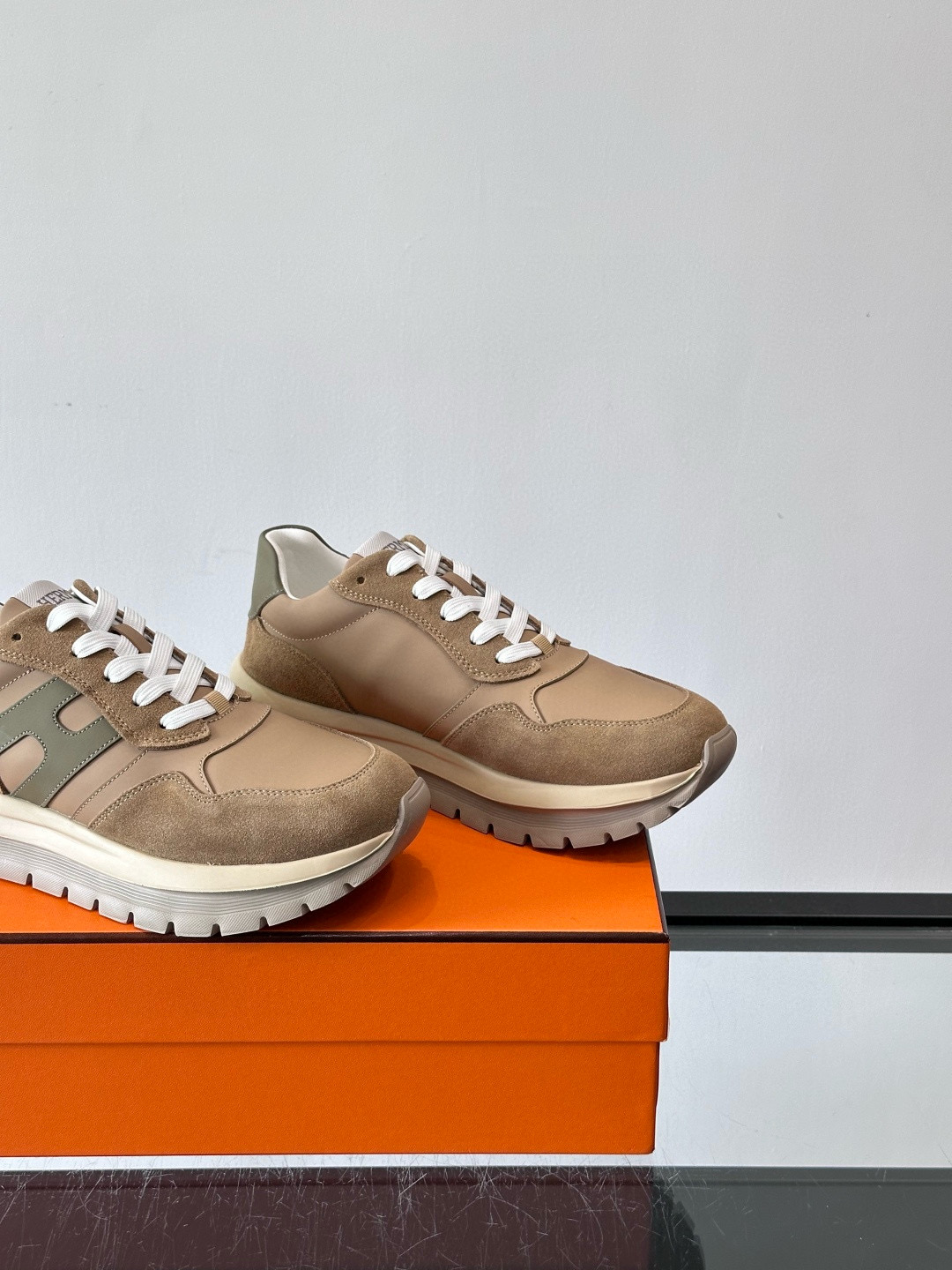 Hermes 에르메스 H Walkrunner 스니커즈 7