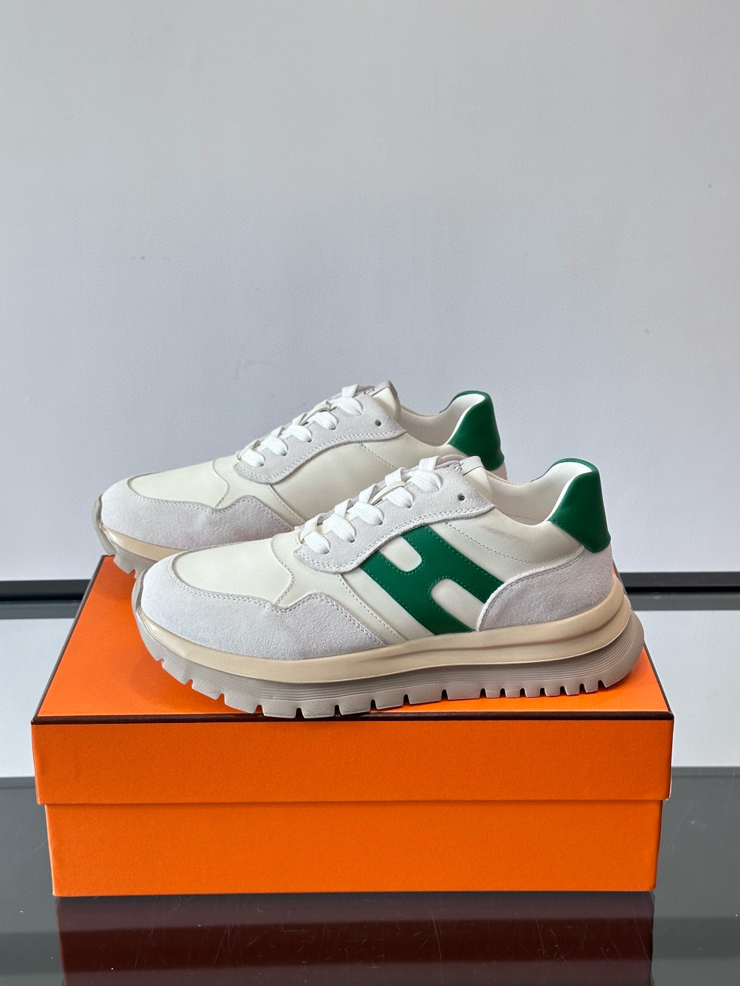 Hermes 에르메스 H Walkrunner 스니커즈 3