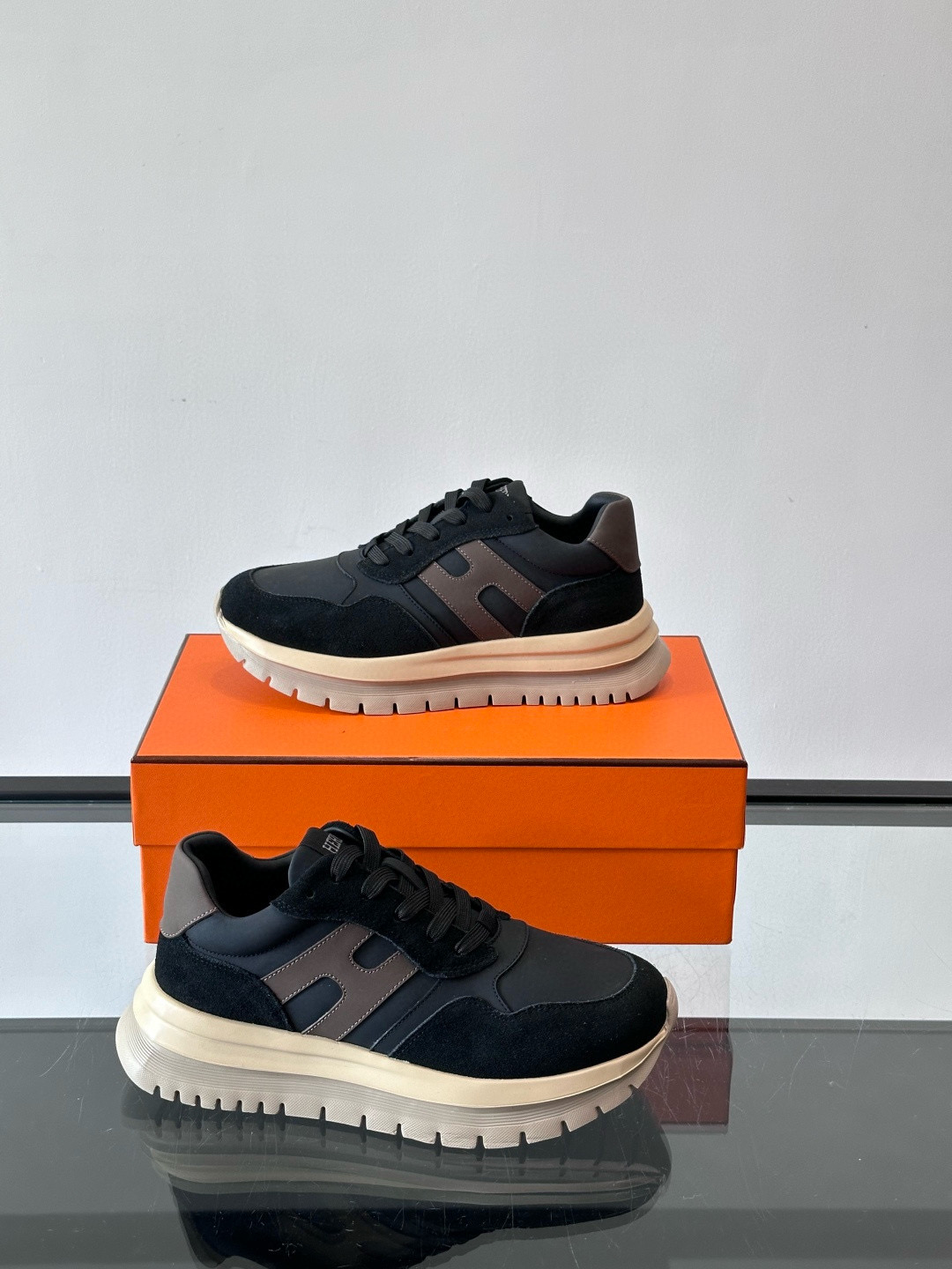 Hermes 에르메스 H Walkrunner 스니커즈 4