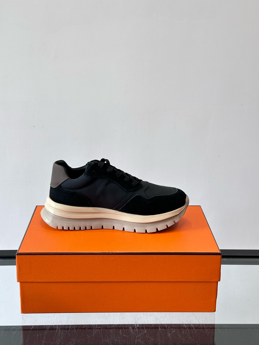 Hermes 에르메스 H Walkrunner 스니커즈 6