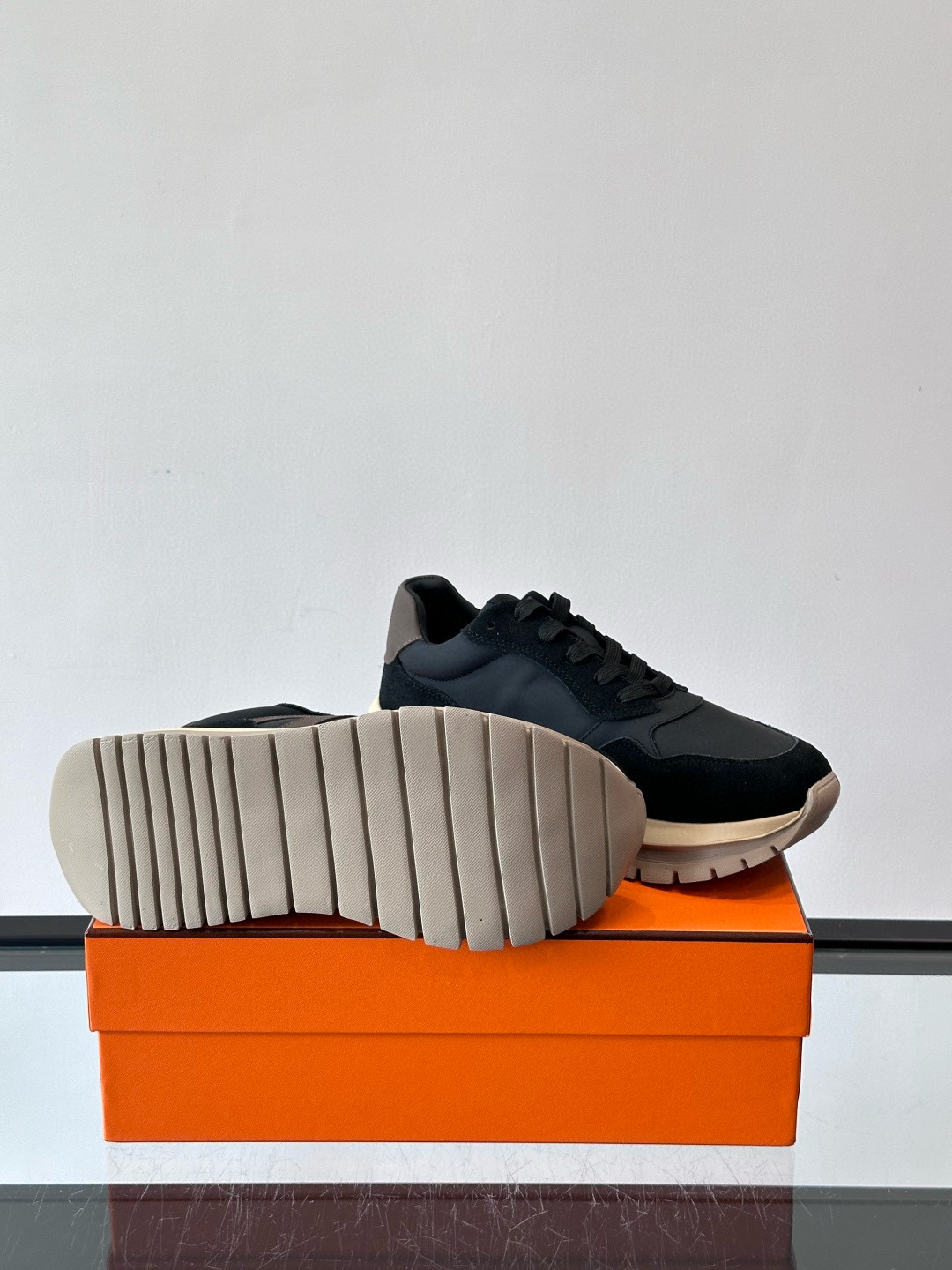 Hermes 에르메스 H Walkrunner 스니커즈 9