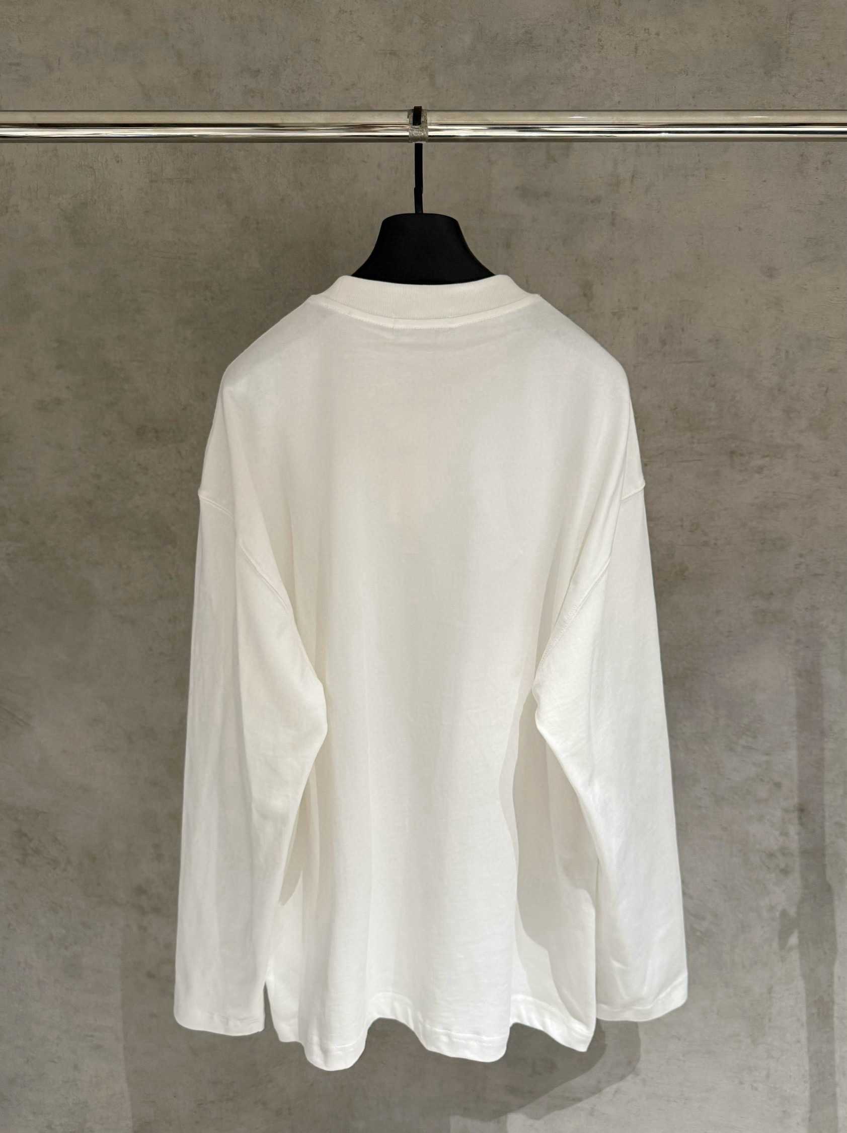 Alo FW2023 라운드넥 긴팔 티셔츠 1