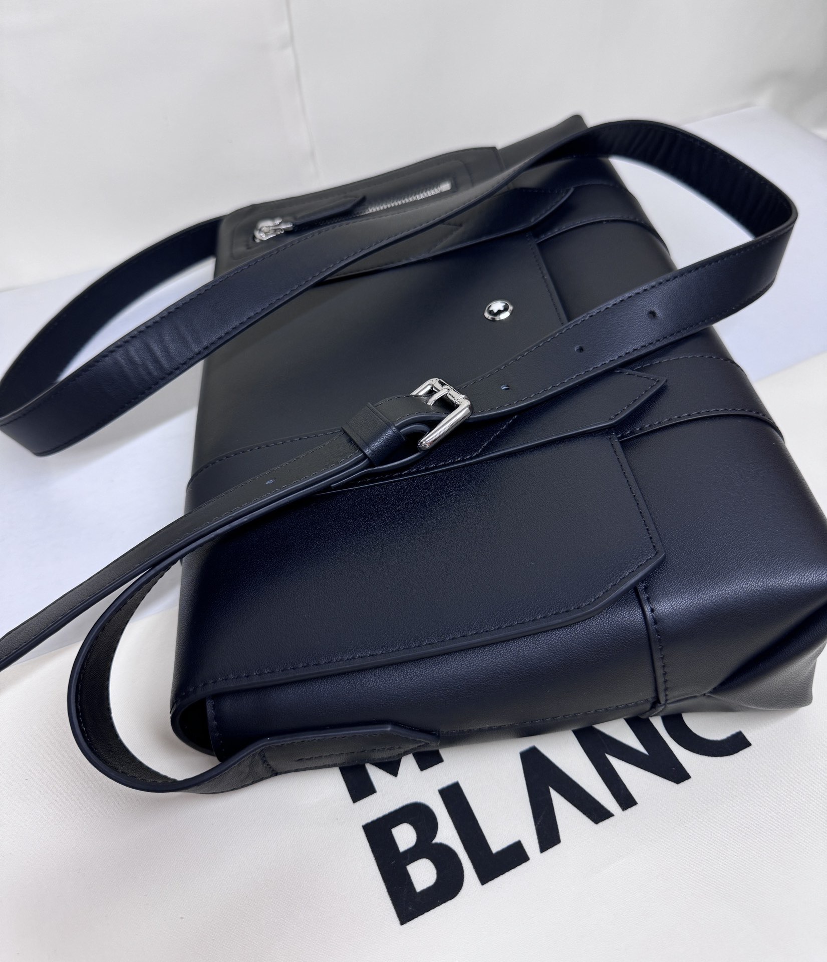 MontBlanc 몽블랑 소프트 레더 크로스바디백 29.5cm 12