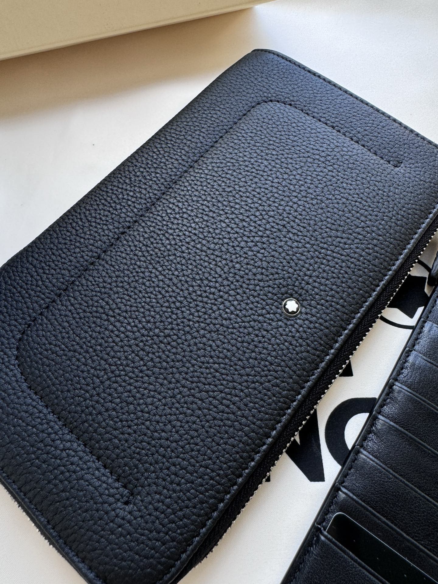 Montblanc 몽블랑 소프트 그레인 레더 클러치백 22.5cm 4