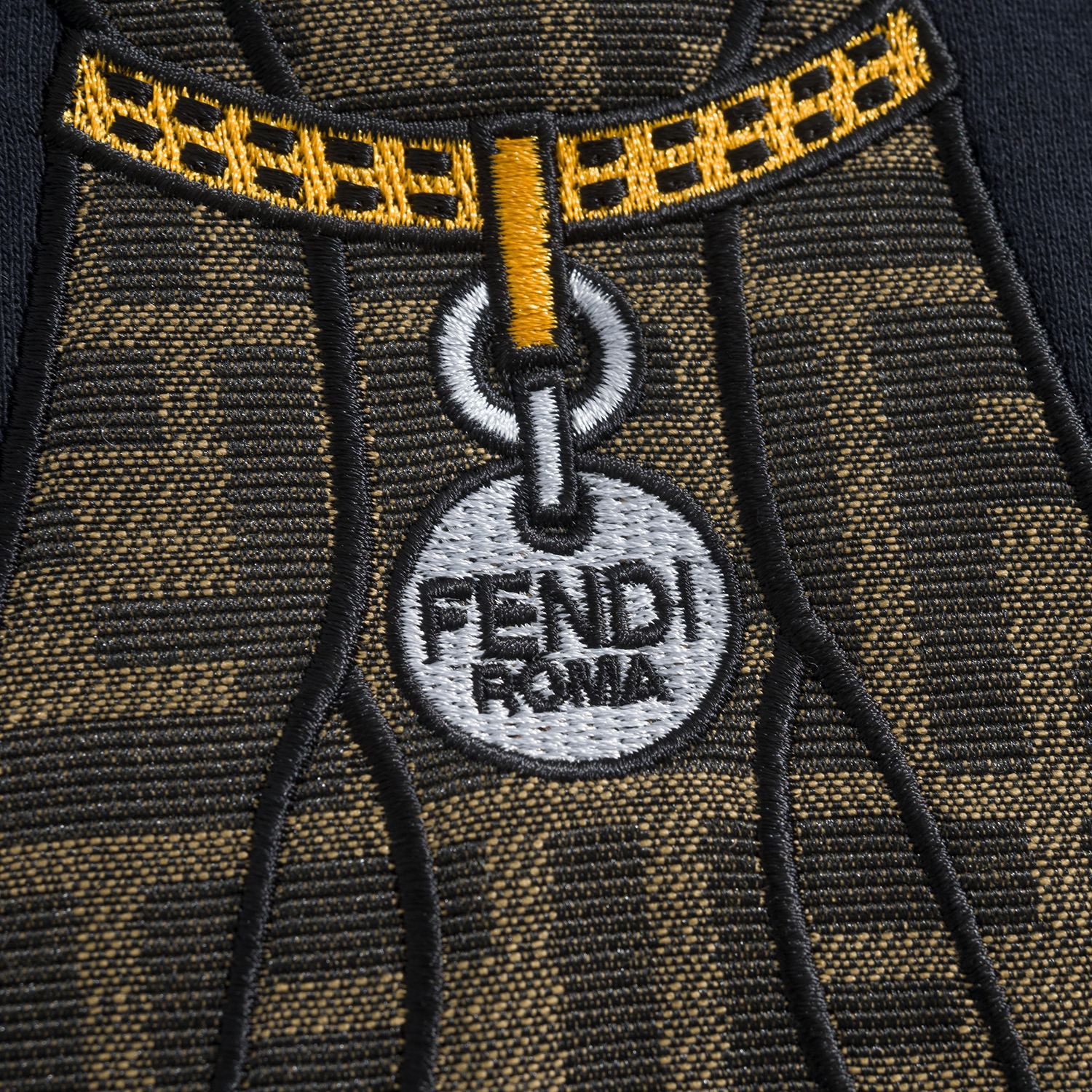 FENDI 펜디 FW2025 후드 패치워크 스웨트셔츠 9