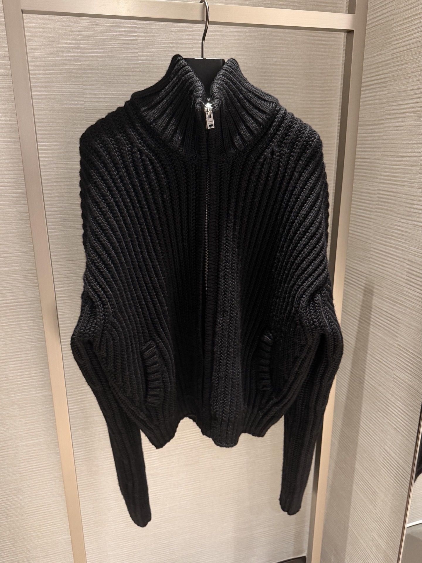 Acne Studios 스튜디오 FW2024 자수 디테일 니트 재킷 4