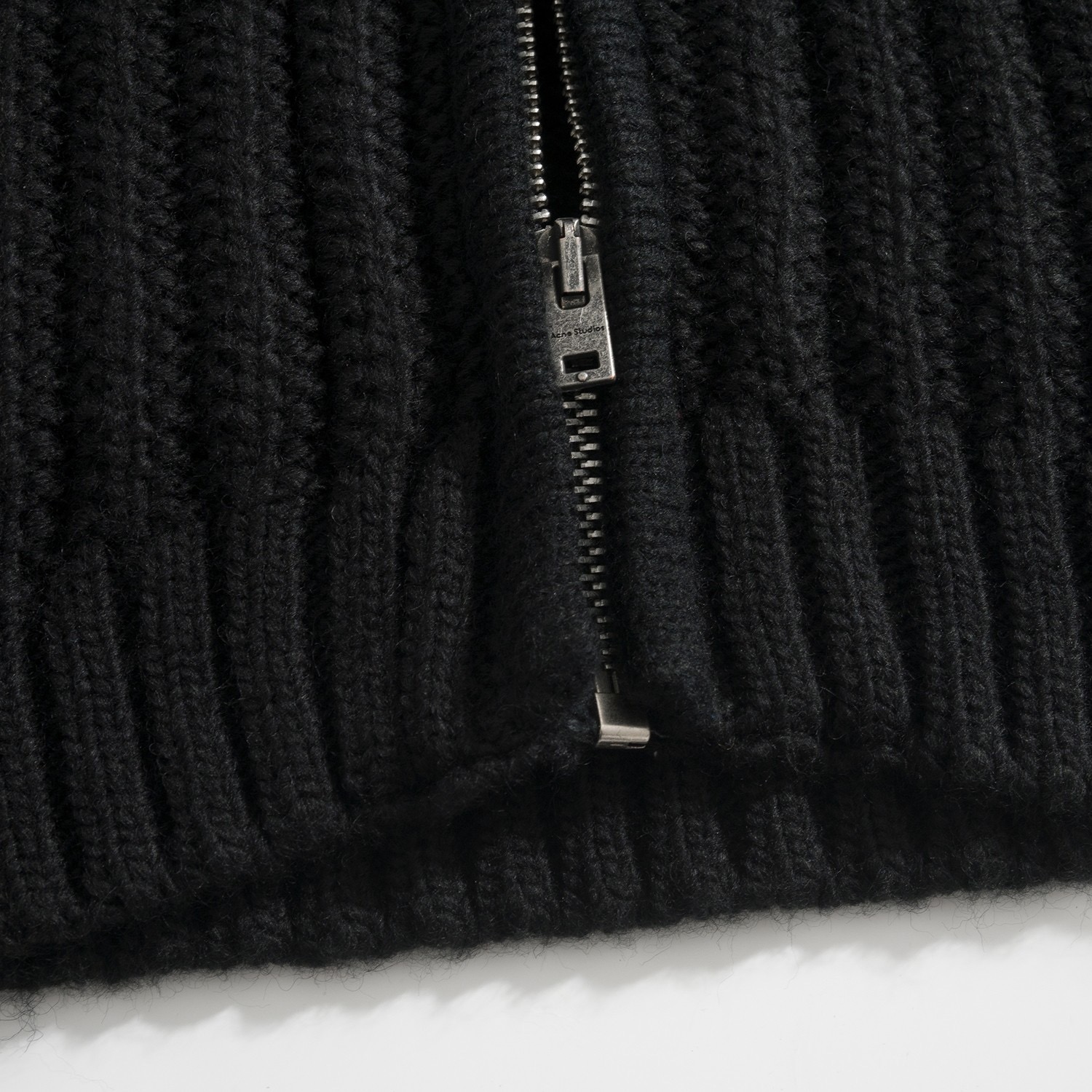 Acne Studios 스튜디오 FW2024 자수 디테일 니트 재킷 17