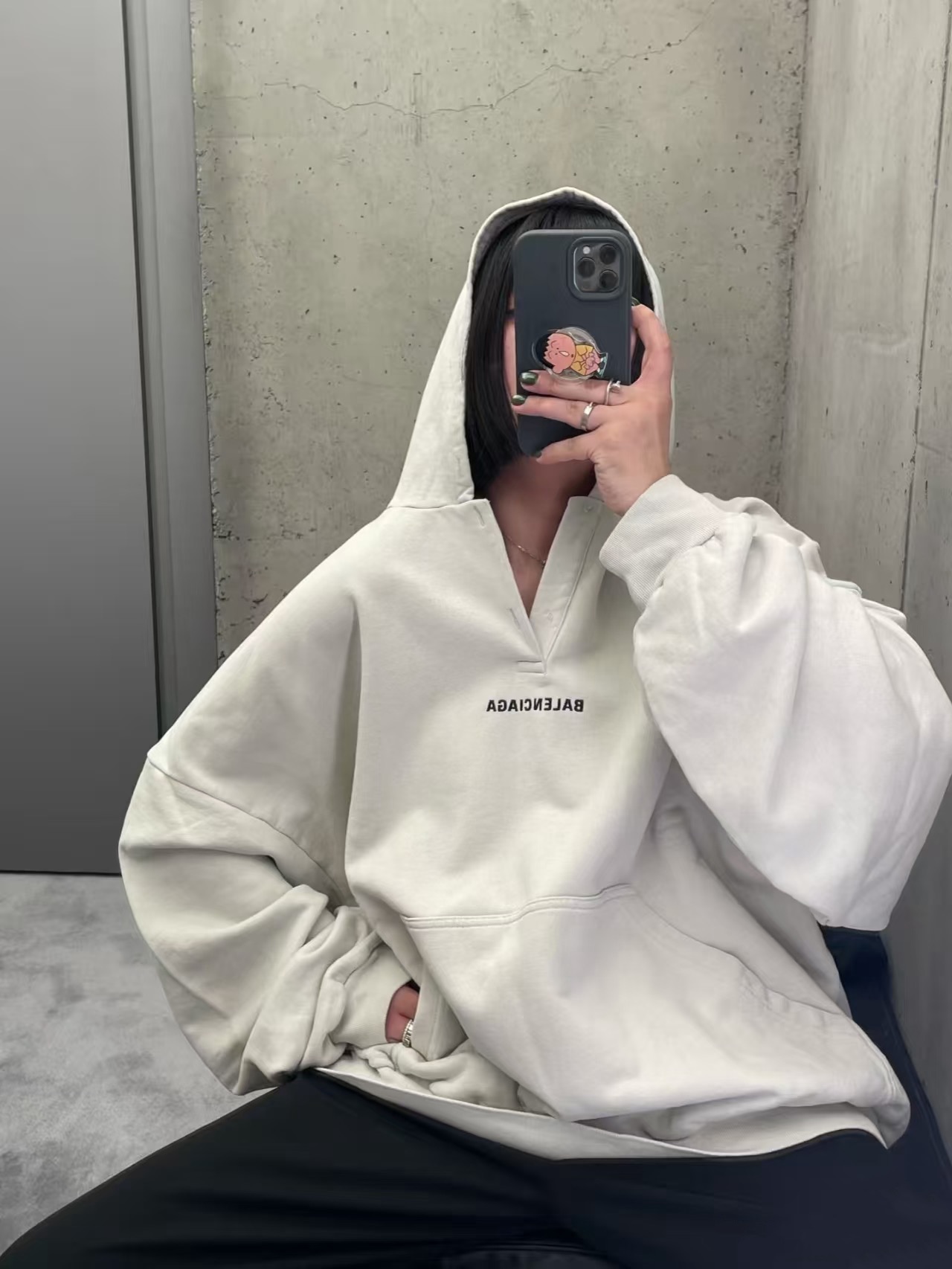 BALENCIAGA 발렌시아가 FW2023 로고 후드 스웨트셔츠 1